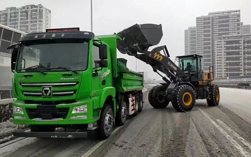 除雪保暢通，徐工汽車在行動